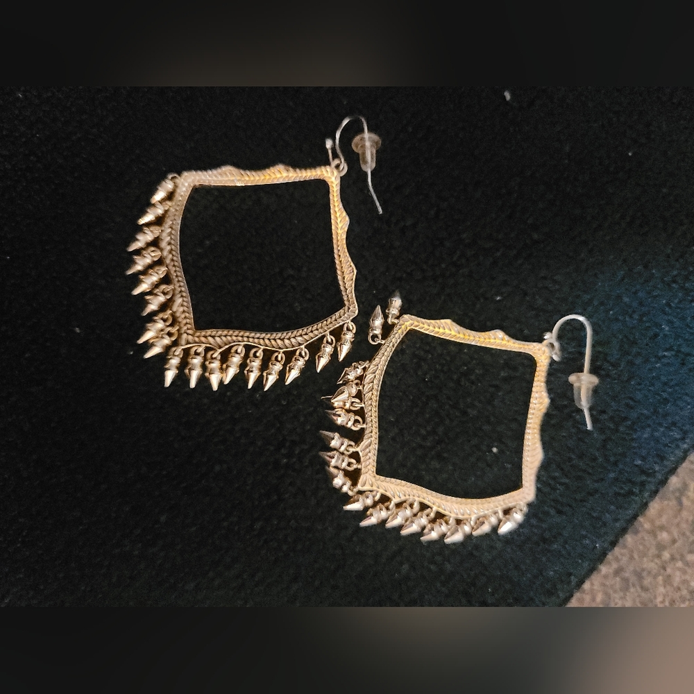 Kendra scott Lacy Drop earnings!